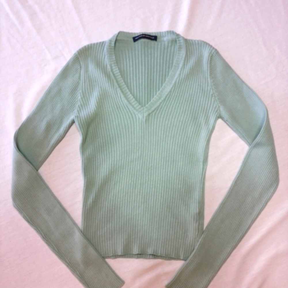 Brandy Melville V-Neck Ribbed Sweater Light Green